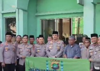 Sambut Ramadhan, Polres Pelabuhan Tanjung Priok Bersihkan Masjid dan Tebar Kebaikan