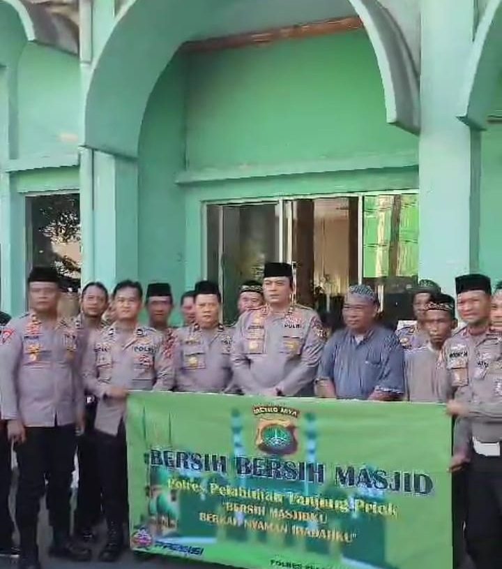 Sambut Ramadhan, Polres Pelabuhan Tanjung Priok Bersihkan Masjid dan Tebar Kebaikan
