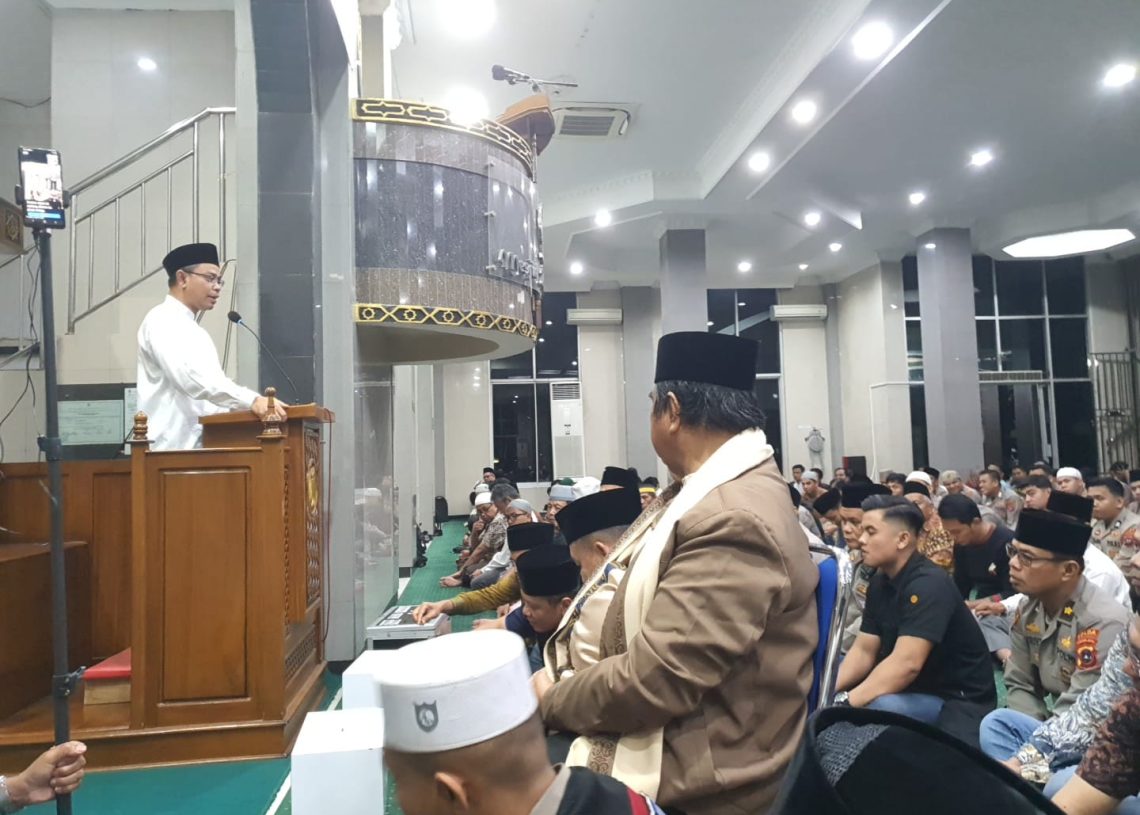 Kapolda Sumatera Barat Laksanakan Gerakan Subuh Berjamaah di Masjid Kampus UNP