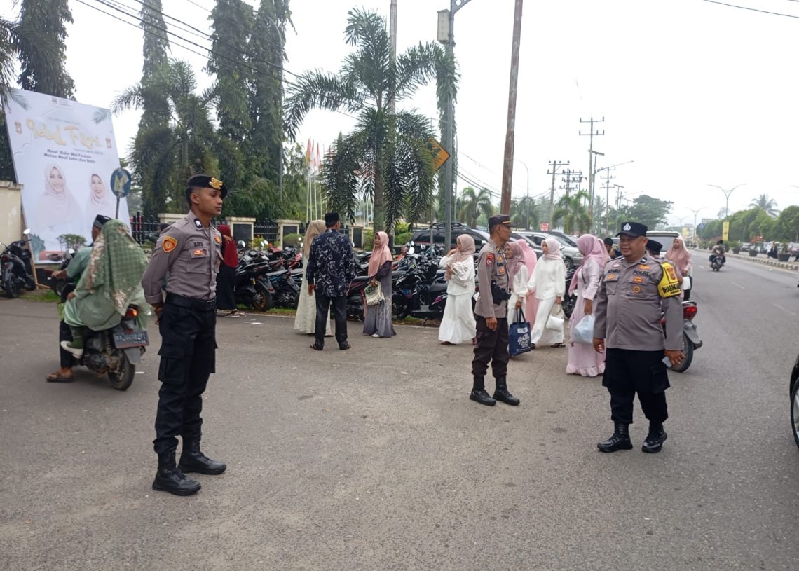 Polres Dharmasraya Kerahkan Personel untuk Pengamanan Sholat Idulfitri 1446 H