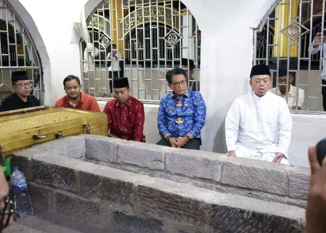Sambut Kunjungan Menteri ATR/BPN Nusron Wahid, Bupati JKA Sempatkan Ziarah ke Makam Syekh Burhanuddin