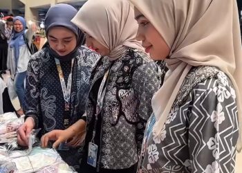 Karyawan PERUMDA Air Minum Kota Padang Dukung Ekonomi Lokal Lewat Belanja di Pasar Raya Fase VII