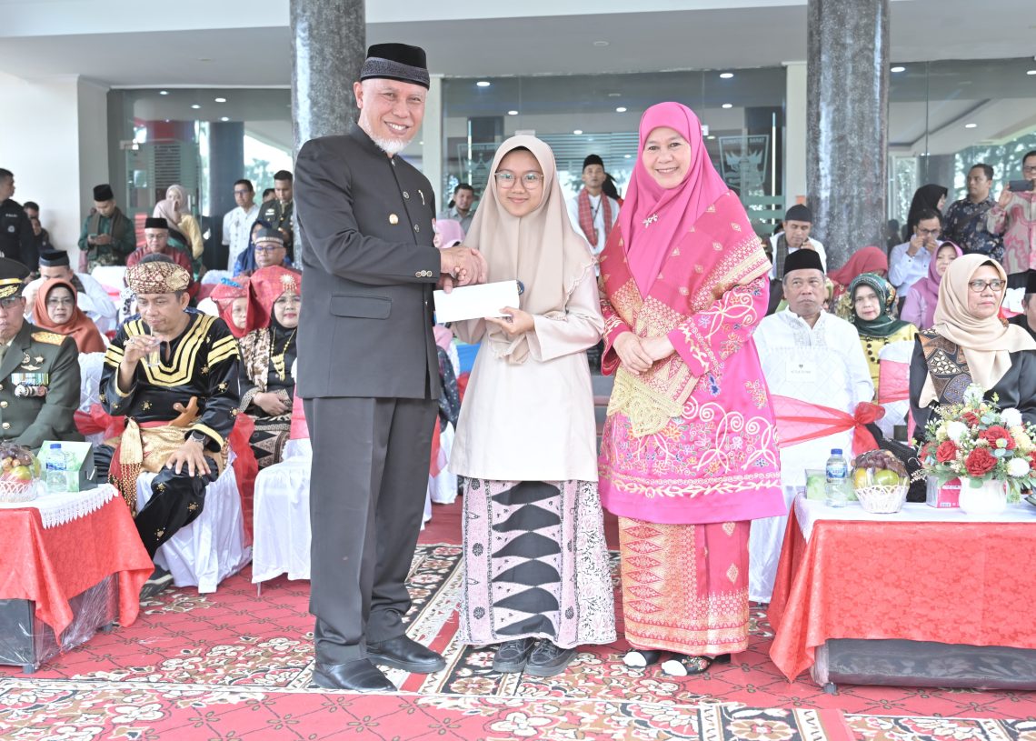 Usai Bacakan UUD 1945 Tanpa Teks, Siswi SMA 10 Padang Dapat Hadiah Khusus dari Gubernur Sumbar