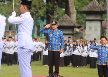 Miris, Lima Oknum Kepsek di Lambar Foto Selfi saat Upacara Hardiknas Ditegur Bupati
