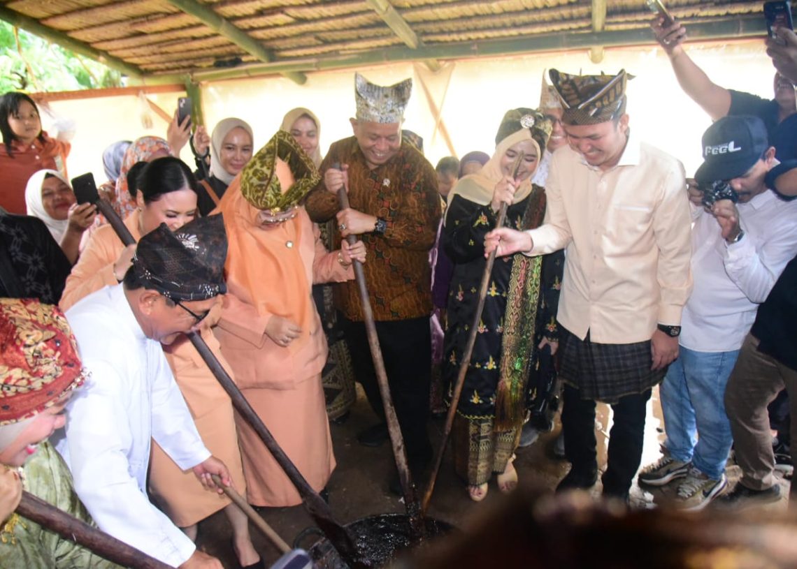 Bupati JKA Undang Wamen UMKM ke Padang Pariaman, Perkenalkan Juadah Melalui Festival