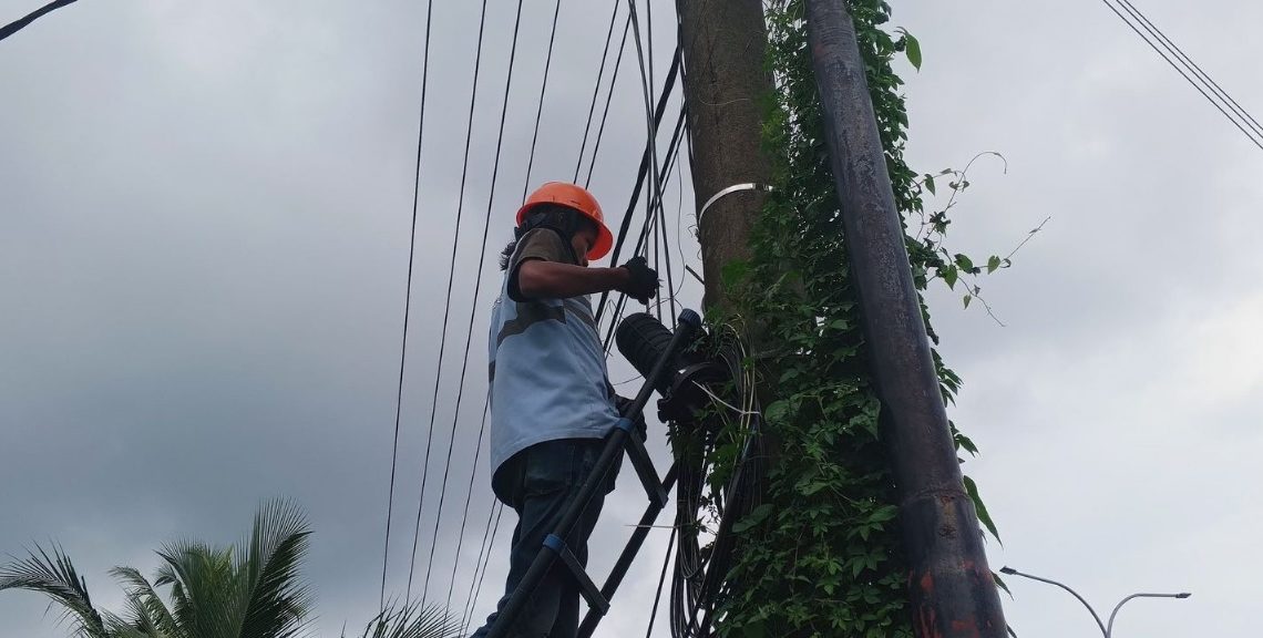 Optimalisasi Koneksi Internet, PLN Icon Plus Lakukan Pemeliharaan Jaringan Fiber Optik di Jalan Bypass Padang