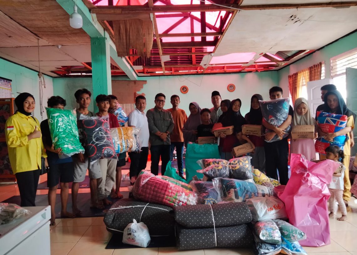 Anggota DPRD Sumbar Bagas dan CV BMK Bantu Korban Kebakaran Panti Asuhan Nurul Iman Enam Berlian