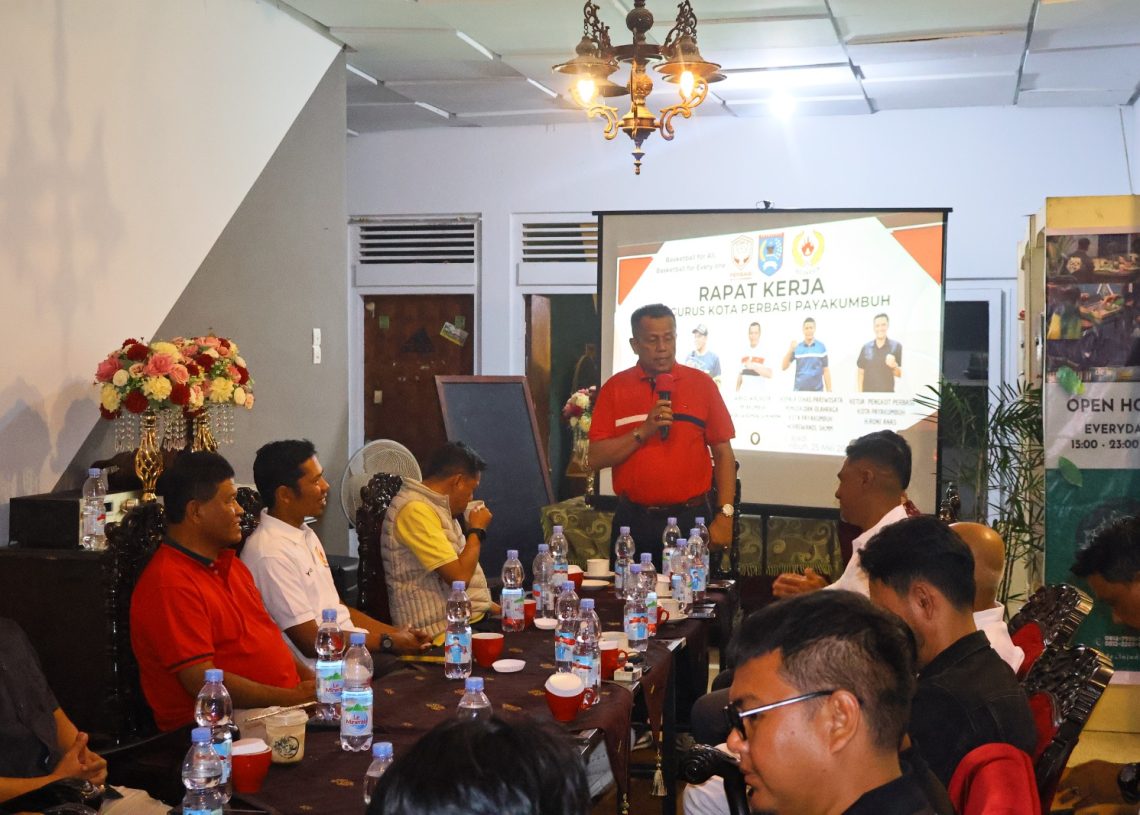 Elzadaswarman Kukuhkan Kepengurusan Perbasi Kota Payakumbuh Masa Bakti 2025–2029