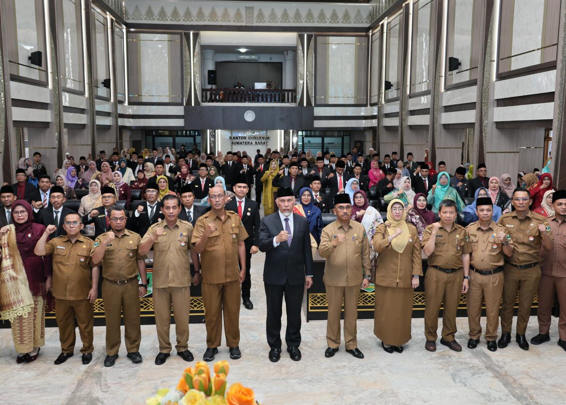 Gubernur Mahyeldi Lantik 87 Kepala Sekolah SMA/SMK/SLB Se-Sumbar