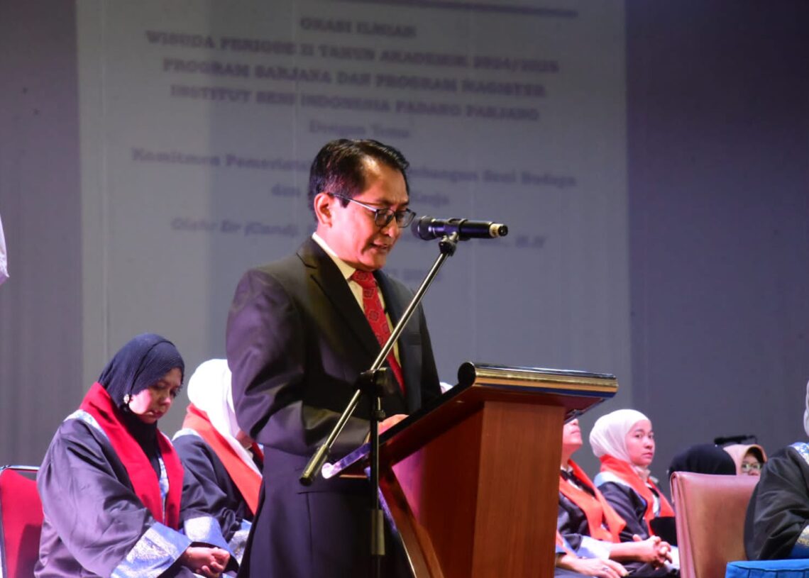 Mendapat Kehormatan Sampaikan Orasi Ilmiah di Wisuda ISI Padang Panjang, Bupati JKA: Naikkan Kualitas
