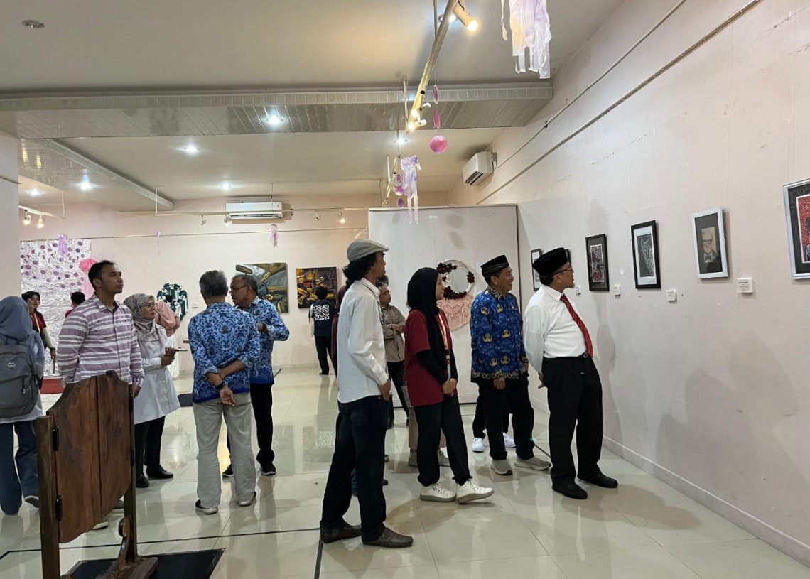 Wakil Walikota Padang Buka Pameran Seni Rupa Honestus di FBS UNP