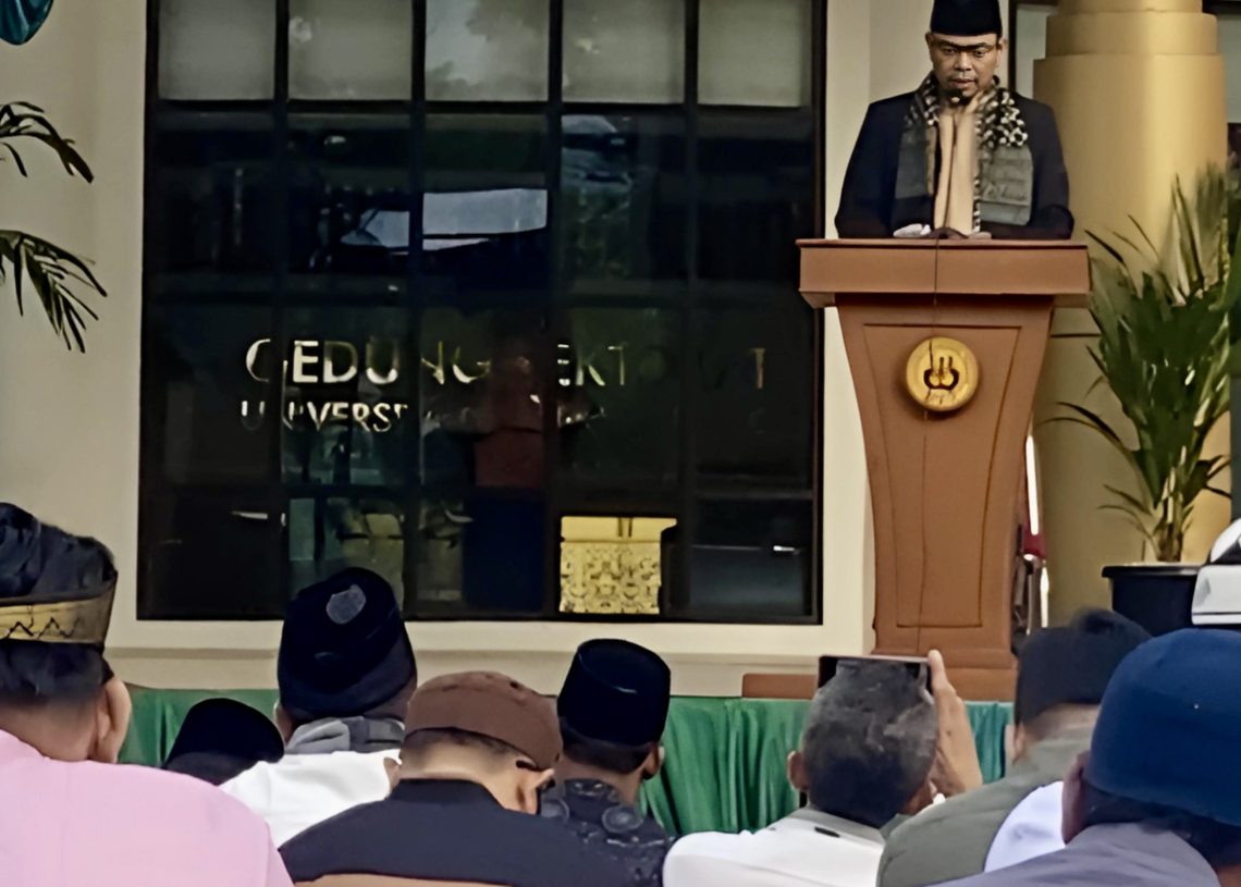 Rektor UNP Tekankan Makna Kurban Sebagai Solusi untuk Masyarakat