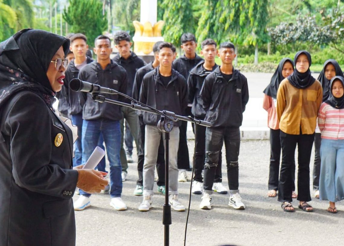 Wabup Leli Arni Lepas Tim Voli Dharmasraya ke Kejurprov U-17: Raih Prestasi Terbaik!