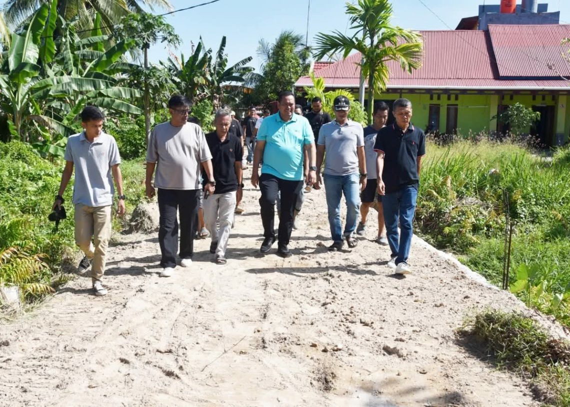 Wako Yota Balad Apresiasi Masyarakat Desa Padang Birik-Birik Bangun Jalan Swadaya
