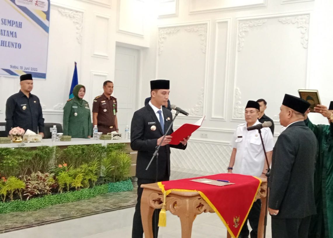 Dari Ujung Mikrofon ke Kursi Sekda: Rovanly Andams Resmi Nahkodai Sekretariat Kota Sawahlunto