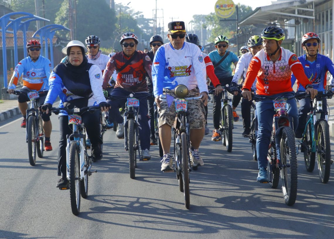 Dengan Sepeda Ontelnya, Wawako Kota Payakumbuh Elzadaswarman Ikut Meriahkan Gowes Silaturahmi yang ke-4
