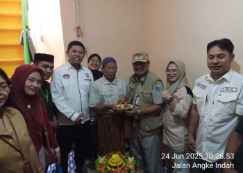 Lurah Angke Resmikan Program Bedah Rumah di RT 013 RW 01
