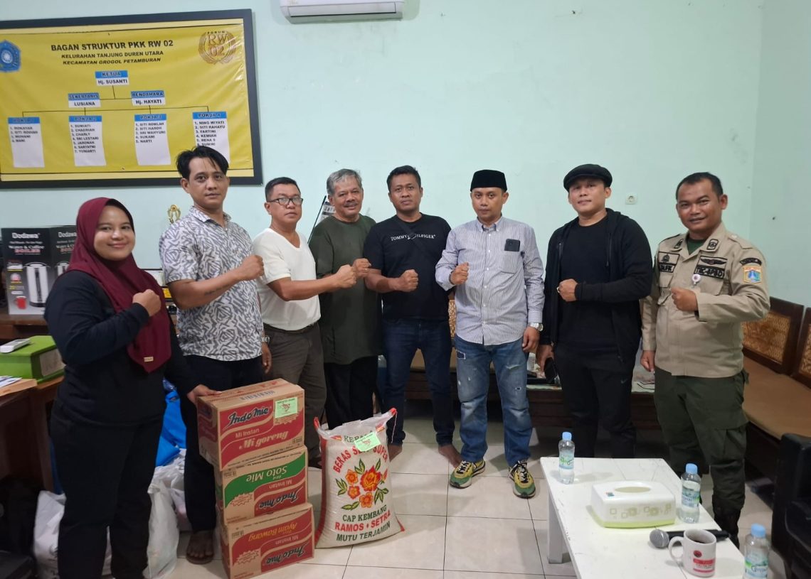 Tokoh Pemuda Gropet Salurkan Bantuan Sembako untuk Korban Kebakaran di Tanjung Duren Utara