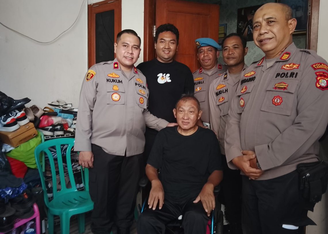 Bhayangkara Peduli, Polsek Tambora Beri Dukungan kepada Personel Sakit
