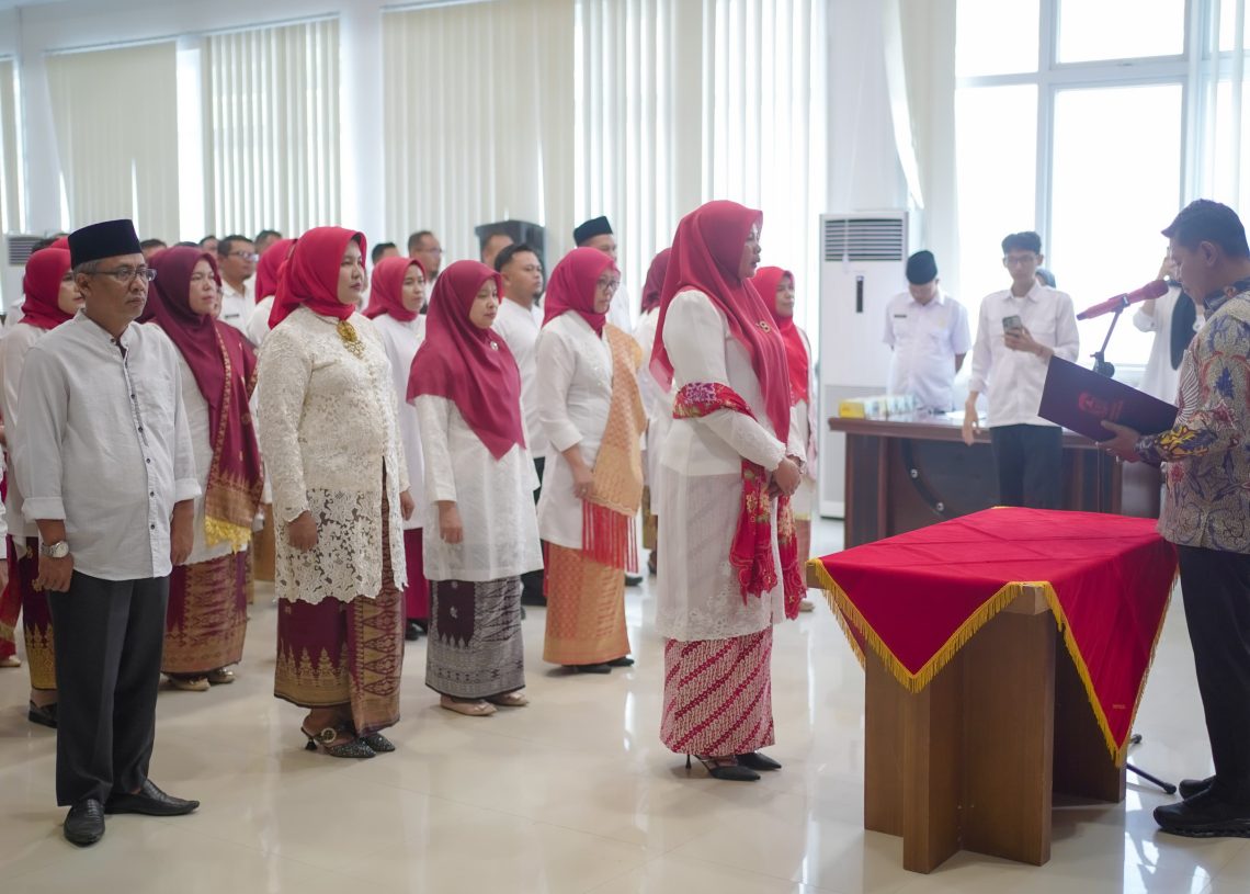 Jon Firman Pandu Lantik Pengurus Dekranasda Kabupaten Solok Periode 2025-2030