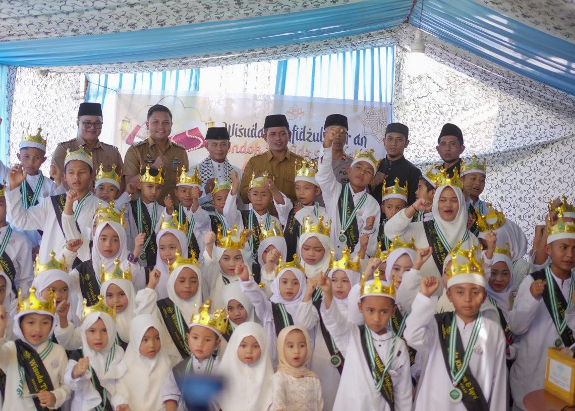 Hadiri Wisuda Tahfidz Quran di Nagari Surian, Bupati Jon F Pandu Tegaskan Komitmen Dukung Pendidikan Keagaaman