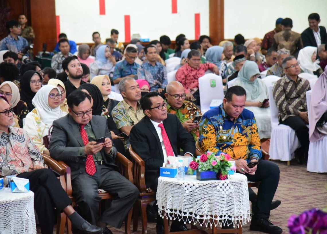 Bupati Padang Pariaman Hadiri Pengukuhan Prof Is Prima Nanda sebagai Guru Besar Unand