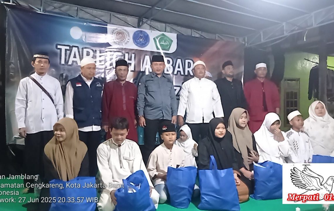 Ratusan Warga Meriahkan Pawai Obor Sambut Tahun Baru Islam di Wilayah RW 014 Kelurahan Cengkareng Timur