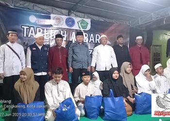 Ratusan Warga Meriahkan Pawai Obor Sambut Tahun Baru Islam di Wilayah RW 014 Kelurahan Cengkareng Timur