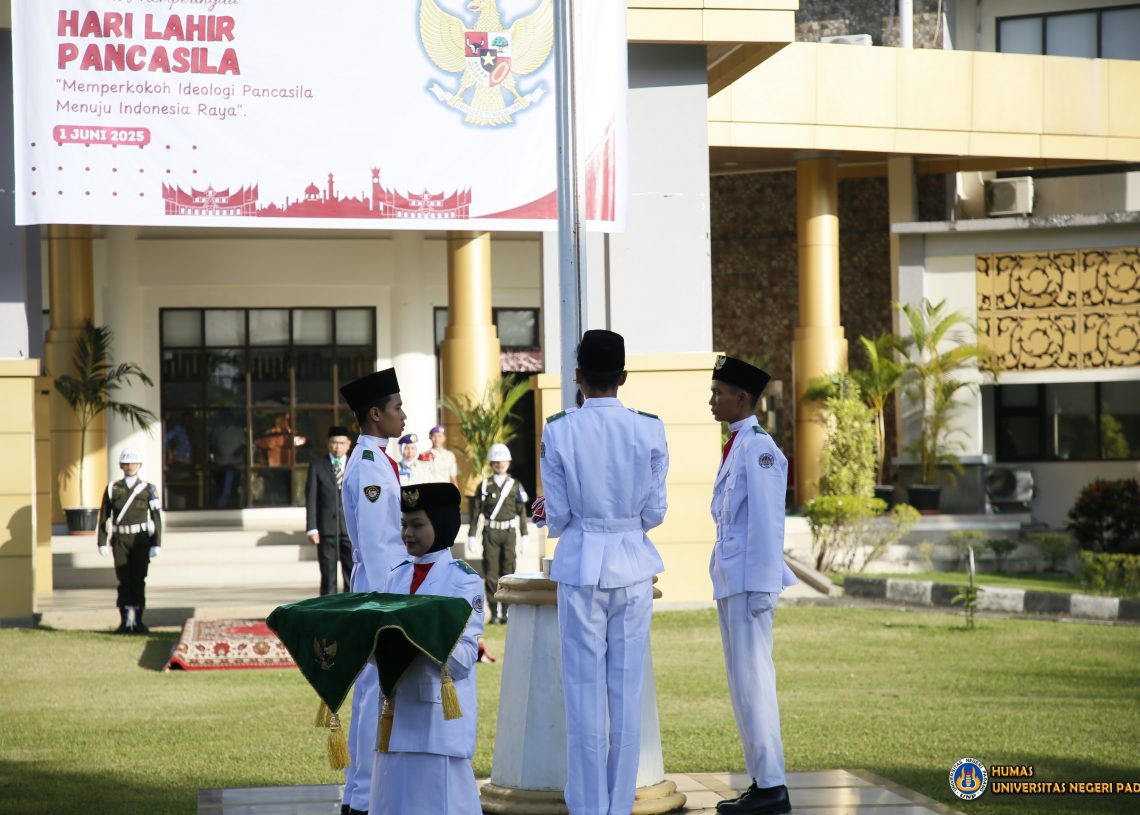 UNP Gelar Upacara Hari Lahir Pancasila, Rektor Ajak Civitas Hayati Nilai-Nilai Kebangsaan