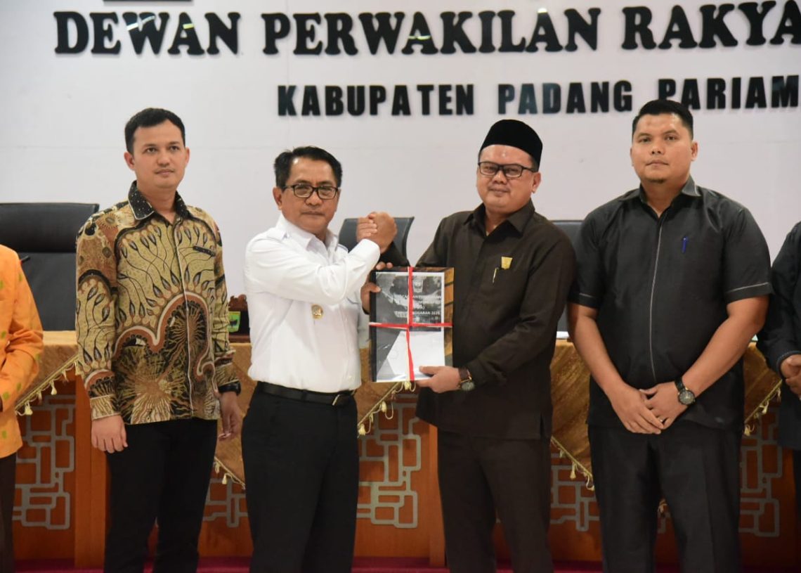 Bupati John Kenedy Azis Sampaikan Nota Penjelasan KUA-PPAS Perubahan 2025 di Sidang Paripurna DPRD