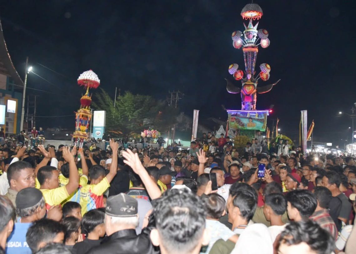 Dipadati Ribuan Warga Prosesi Maarak Saroban Berjalan Damai