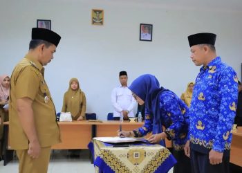 Wabup Pasaman Parulian Lantik Sejumlah Pejabat Disdukcapil
