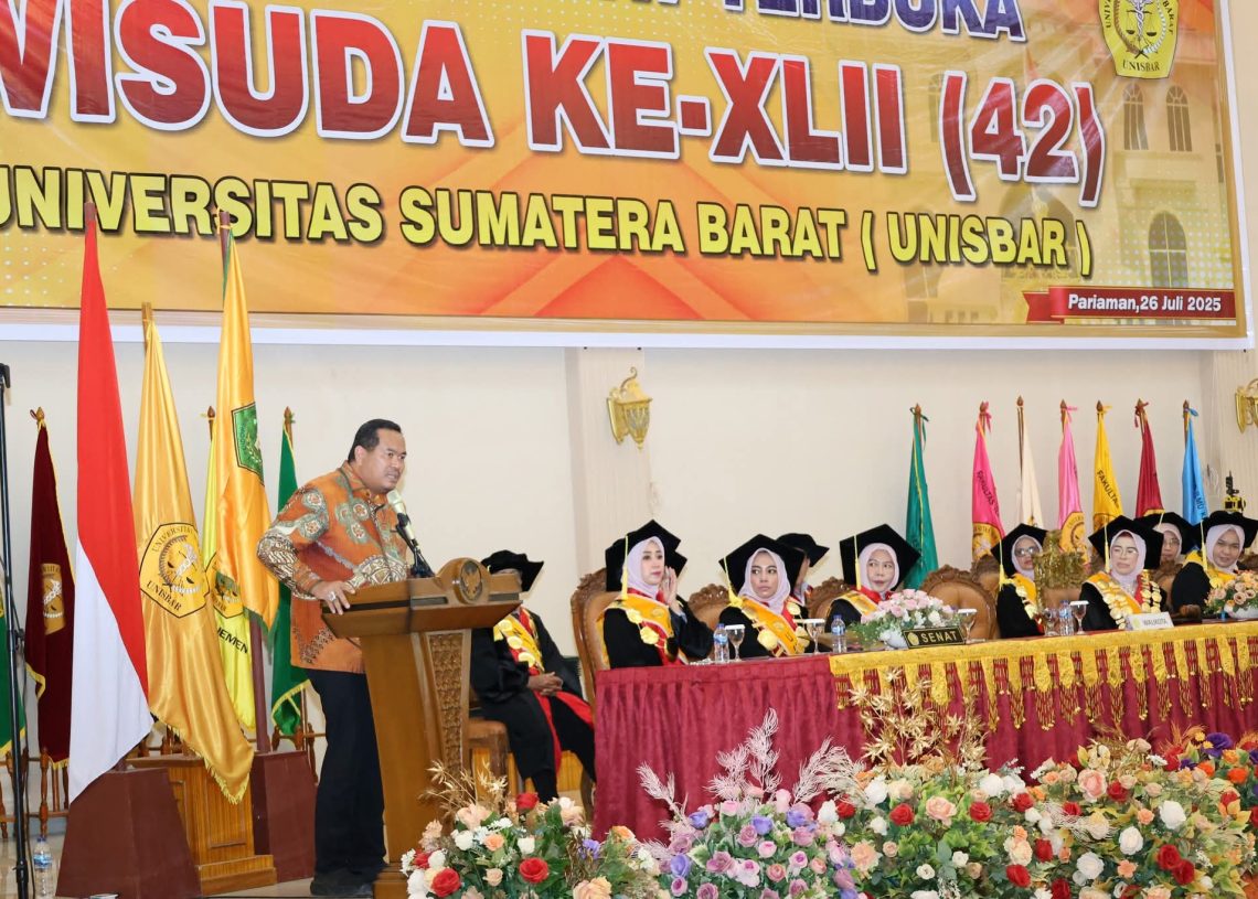 Wako Yota Balad Hadiri Wisuda ke-42 Tenaga Kesehatan Unisbar Tahun 2025