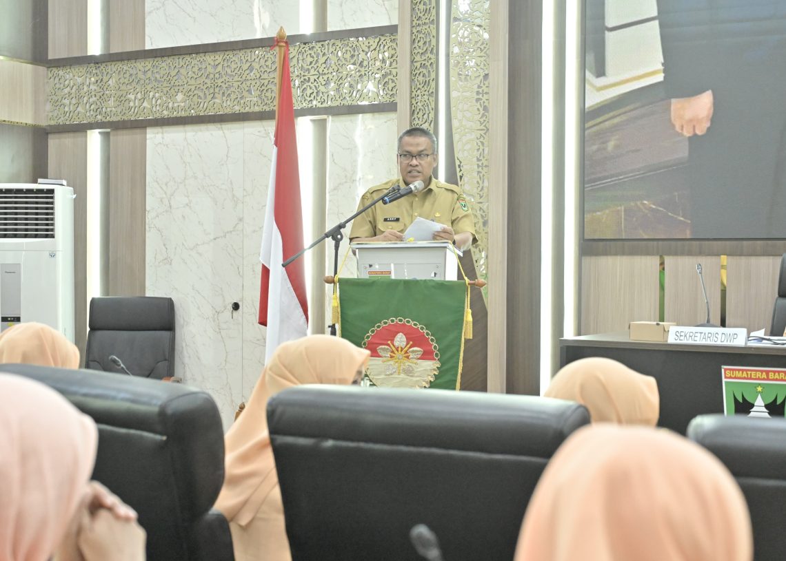 Sekdaprov Sumbar Tekankan Peran Strategis Istri ASN dalam Pembangunan Daerah