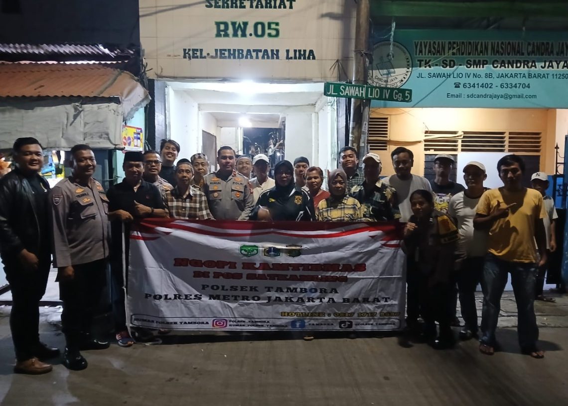 Kapolsek Tambora Gelar “Ngopi Kamtibmas” di RW 05 Jembatan Lima, Warga Apresiasi Kehadiran Polri