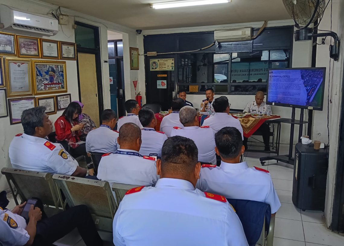 Siswa STTD Kunjungi Terminal Kalideres, Pelajari Manajemen Transportasi Darat