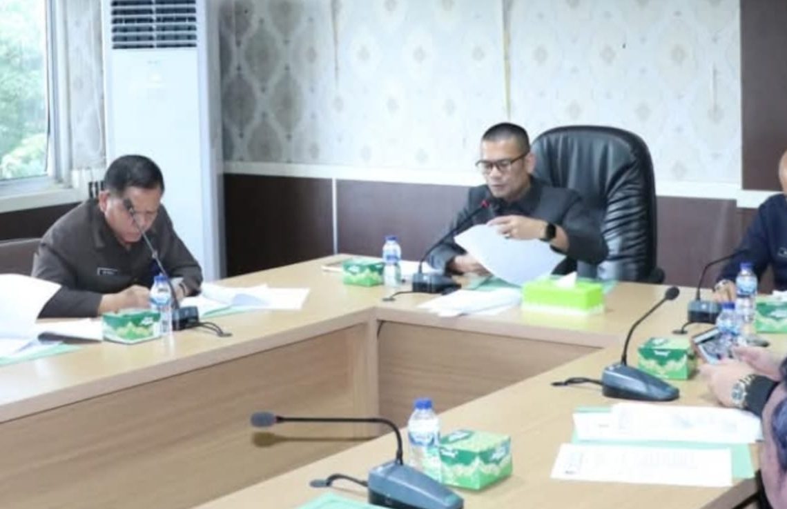 Pastikan Pengelolaan Keuangan Daerah yang Transparan dan Akuntabel, Sekda OKUS Pimpin Rapat Lanjutan Pembahasan Perubahan ke-4 Perbup 42/2024