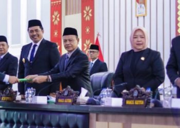 Bupati dan DPRD Sepakati Raperda Pertanggungjawaban Pelaksanaan APBD OKUS 2024