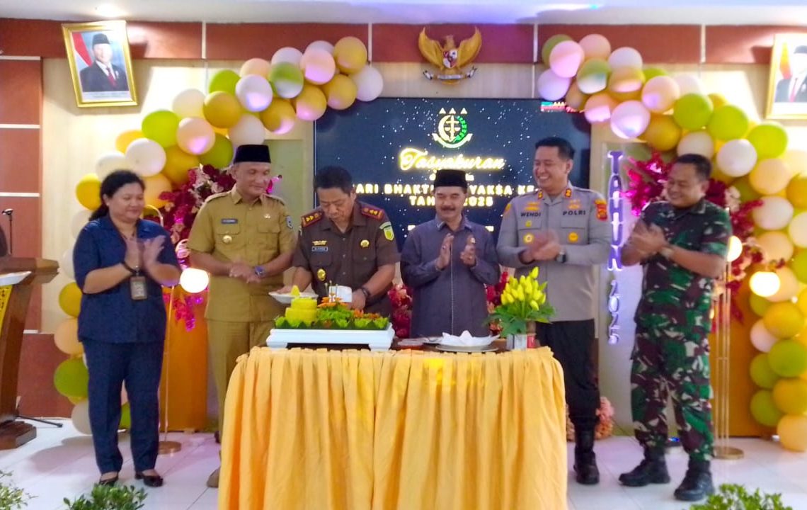 Potong Tumpeng, Bupati Hurmin Hadiri Tasyakuran Hari Bhakti Adhyaksa ke-65