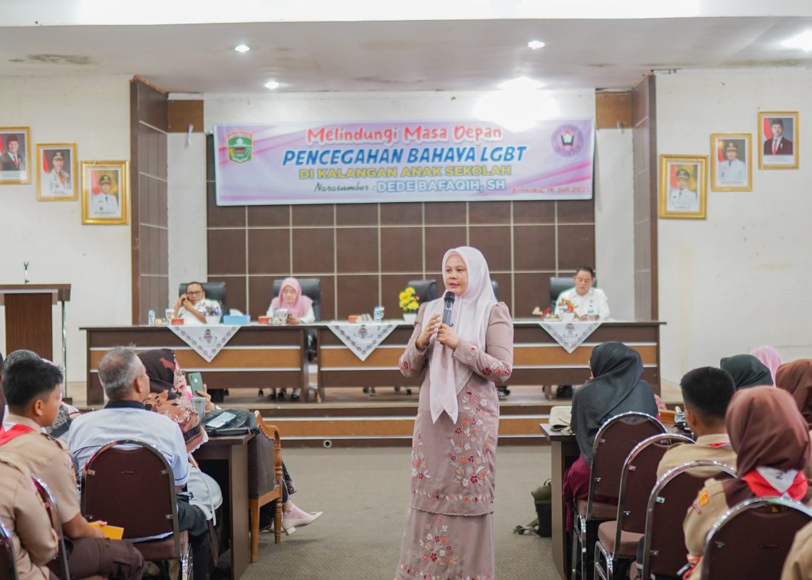Ketua TP PKK Kabupaten Solok Hadiri Sosialisasi dan Seminar Pencegahan Bahaya LGBT di Kalangan Anak Sekolah
