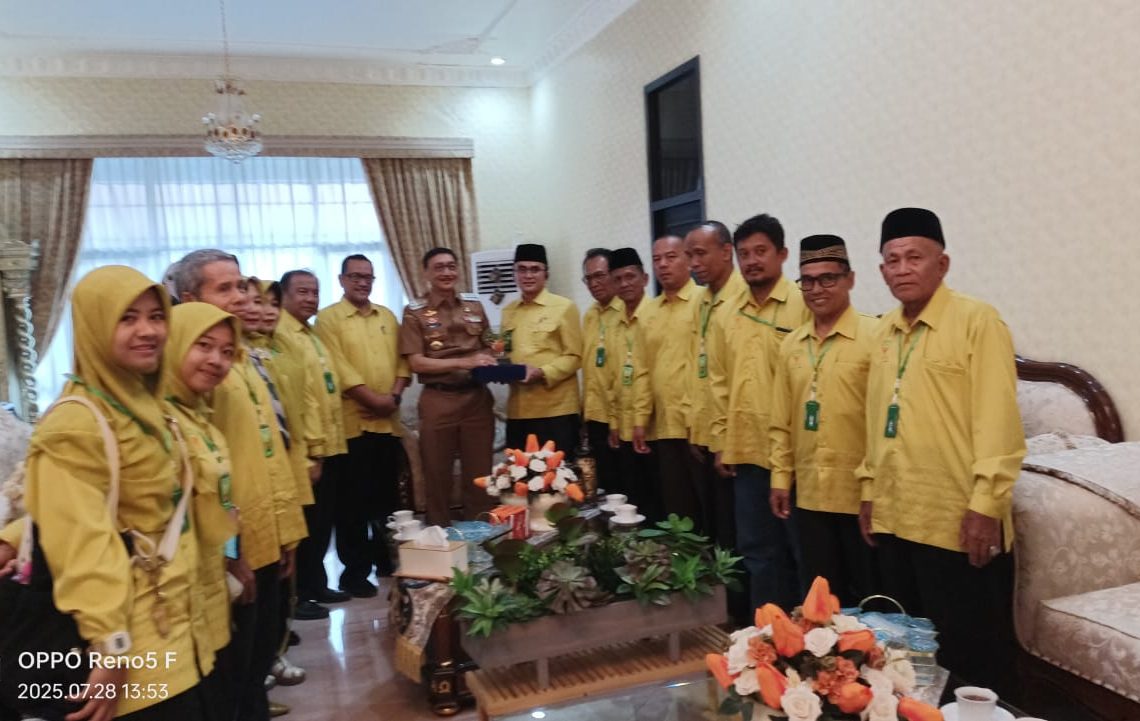 Ketua Umum LPLH Nata Buana Lakukan Kunjungan Kerja dan Silaturahmi dengan Bupati Pesisir Selatan