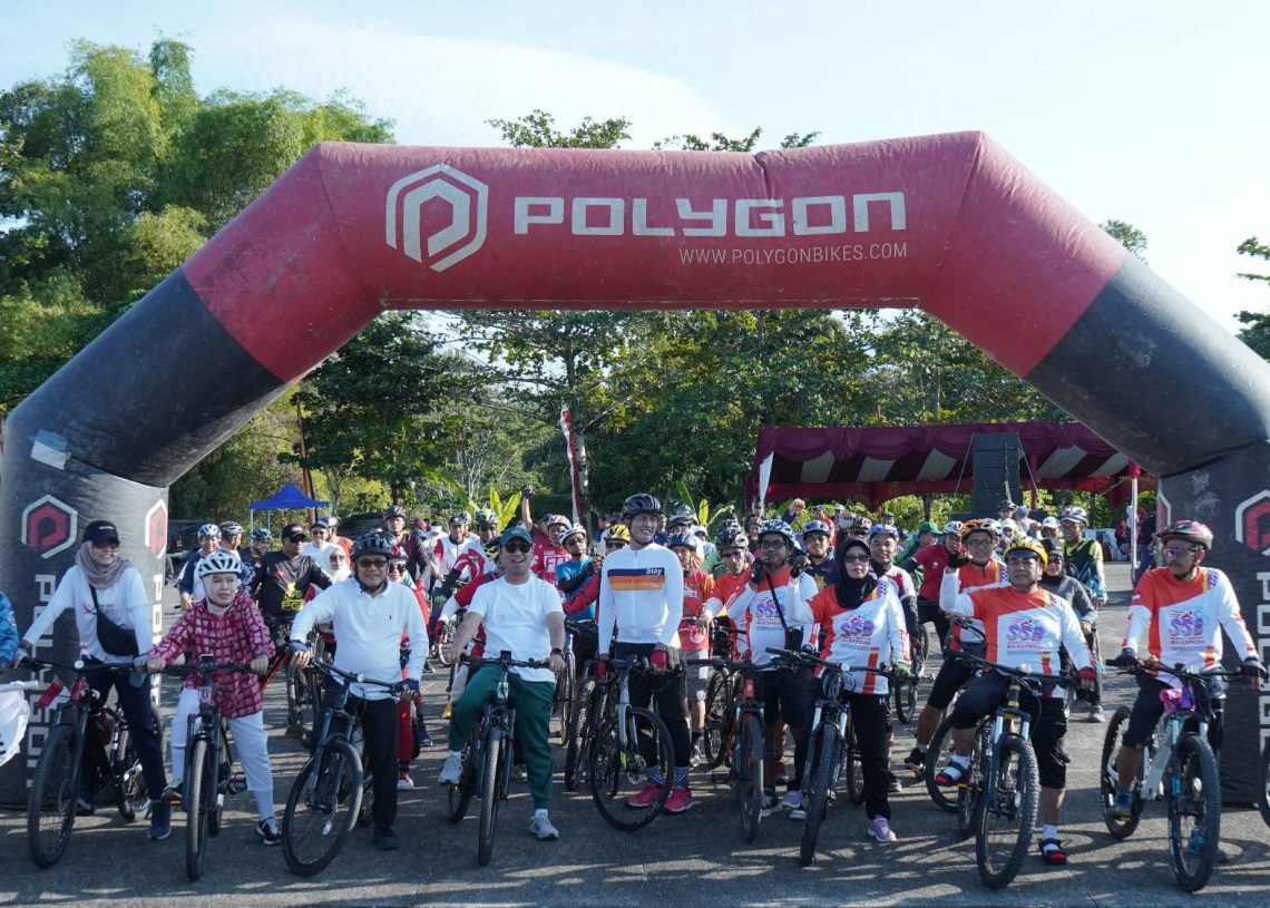 Ratusan ASN dan Masyarakat Padang Pariaman Meriahkan Fun Bike HUT RI ke-80