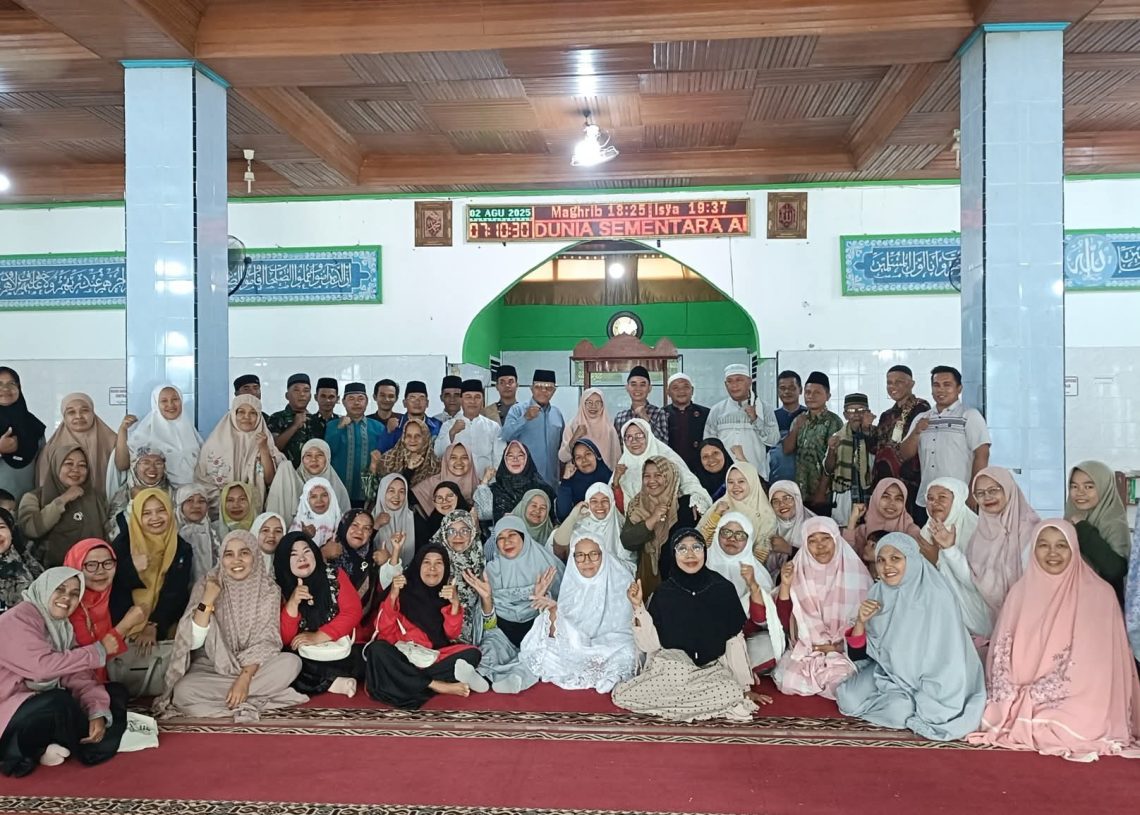 Wabup Leli Arni Hadiri Kegiatan Sholat Subuh Berjamaah di Mesjid Al Ikhlas Koto Baru