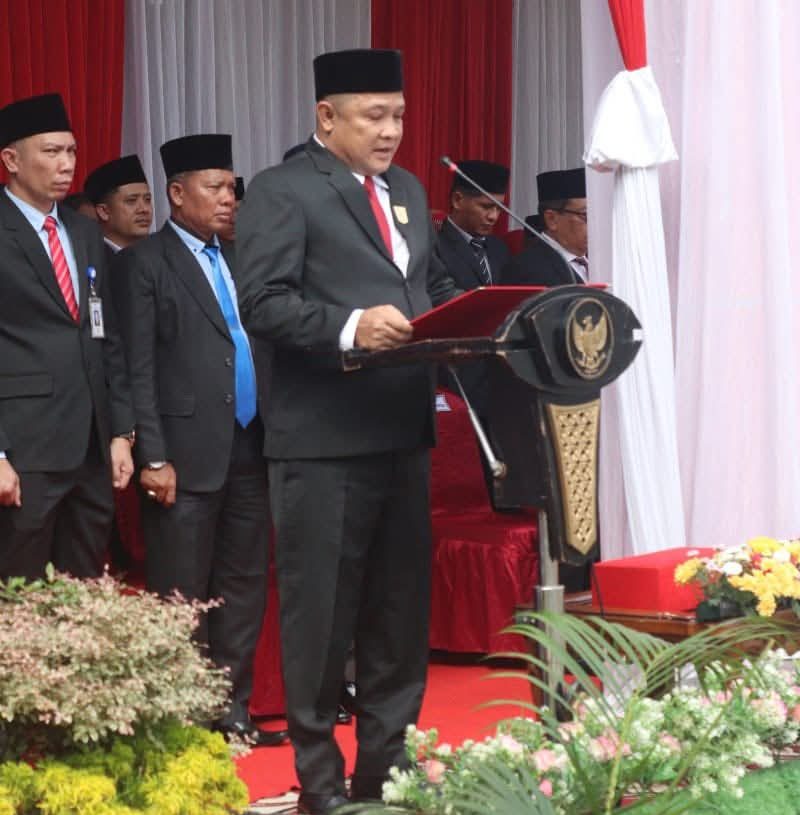 Peringati HUT RI Ke-80, DPRD Kabupaten Dharmasraya Bacakan  Naskah Proklamasi