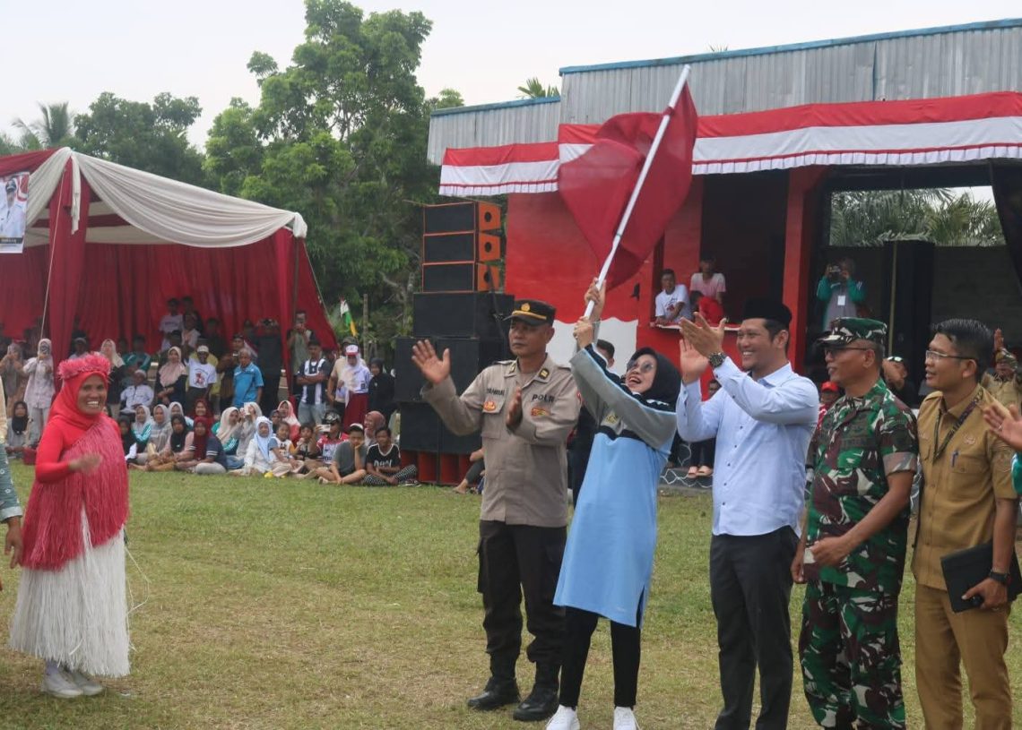 Wabup Dharmasraya Hadiri Lomba Solo Song di Koto Baru dan Lepas Pawai di Tiumang