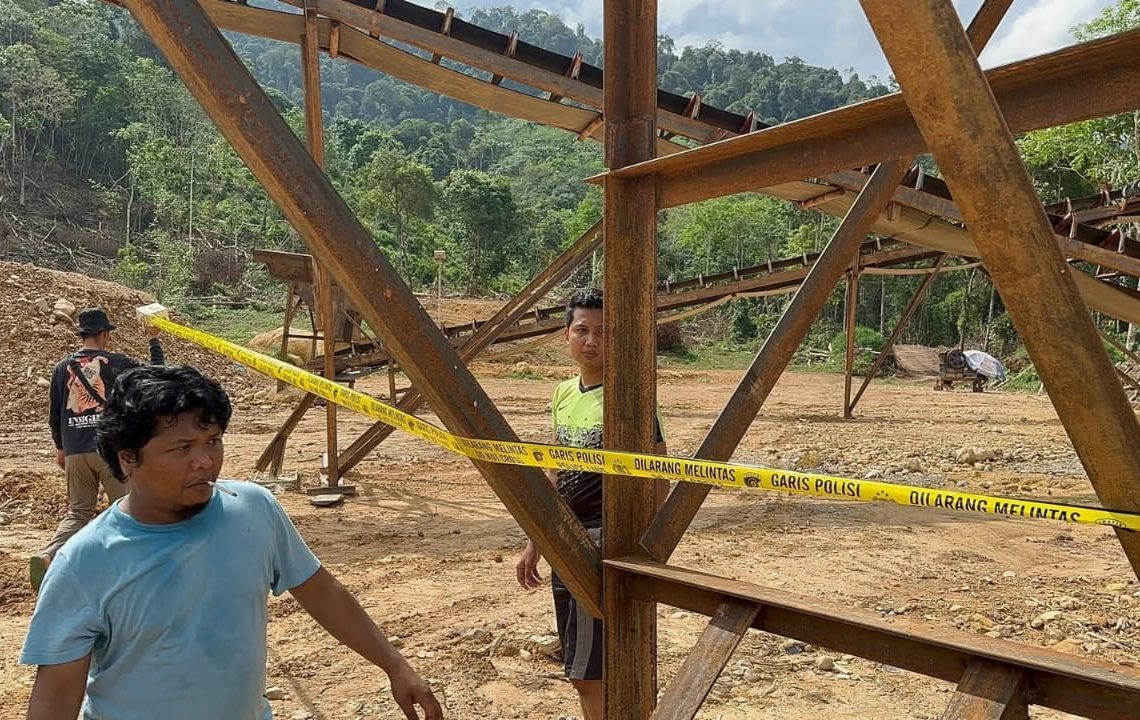 Garis Polisi Terpasang di Tambang Ilegal Solok, Masyarakat Minta Pihak Berwajib Tangkap Pelaku