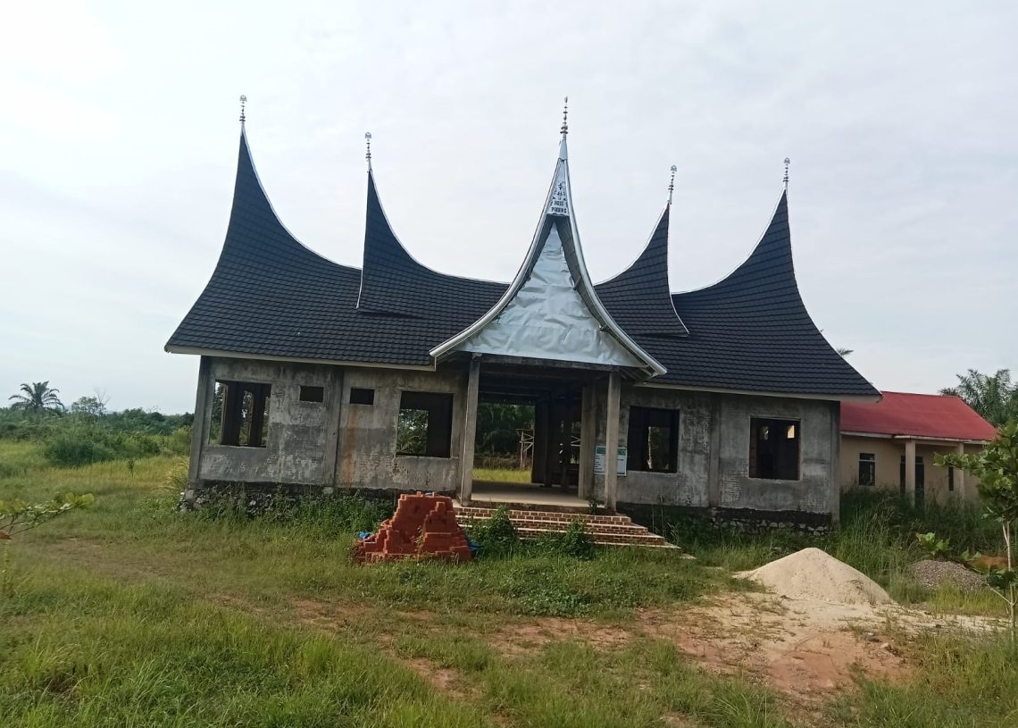 Pembangunan Kantor Wali di Dharmasraya Mangkrak Sejak 2016, hanya Dapat Rp 150 Juta untuk “Gonjong”