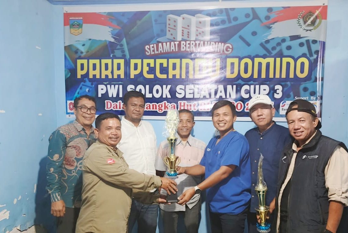 Partai Final Turnamen Domino PWI Cup III Solok Selatan Pertemukan “Derbi” Tim RSUD Solok Selatan