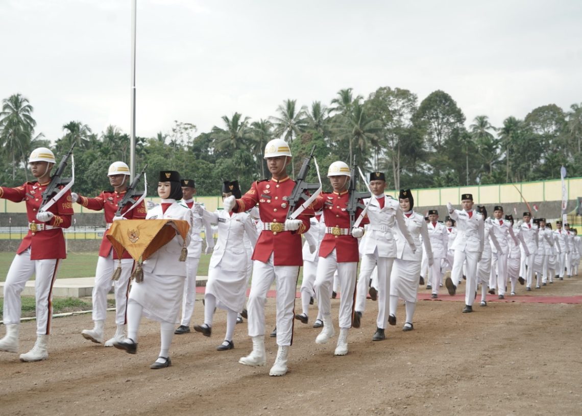 Derap Langkah Paskibraka di Solok Selatan Tandai Khidmatnya Pengibaran Bendera pada Hari Kemerdekaan RI ke-80