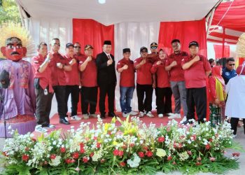 Warga RW 014 Cengkareng Timur Gelar Upacara HUT ke-80 RI dengan Khidmat